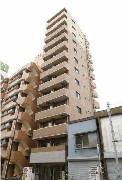 建物外観　鉄筋コンクリート造のがっちりとした建物。