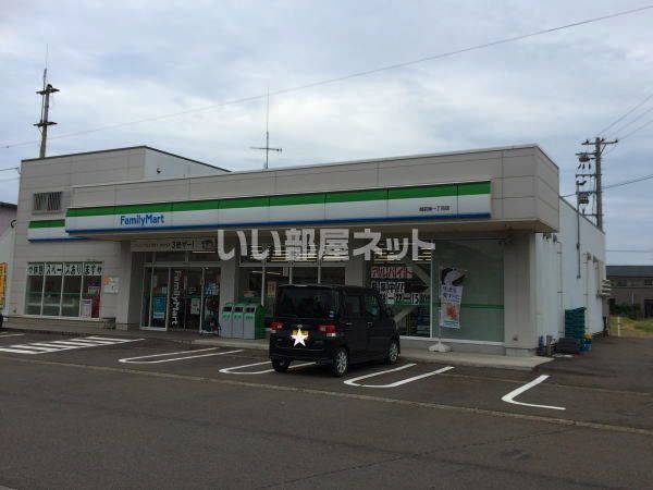 コンビニ　ファミリーマート（コンビニ）まで770m