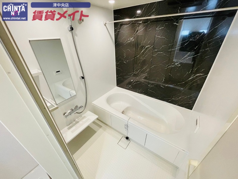 バス・シャワールーム　同型反転画像参考