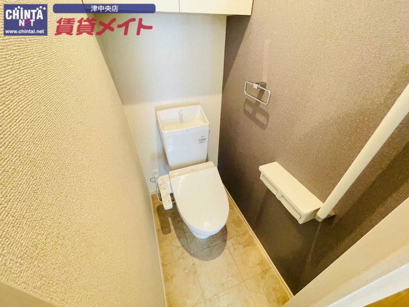 トイレ　同型反転画像参考