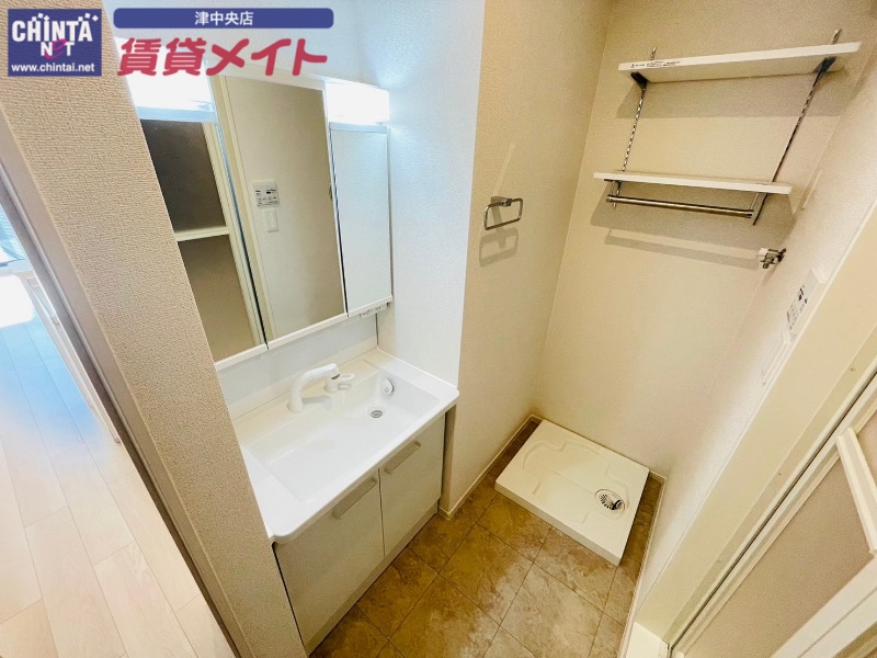 洗面設備　同型反転画像参考