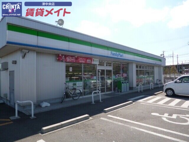 コンビニ　ファミリーマート津岩田町店（コンビニ）まで640m