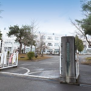 中学校　長岡市立東北中学校（中学校）まで417m