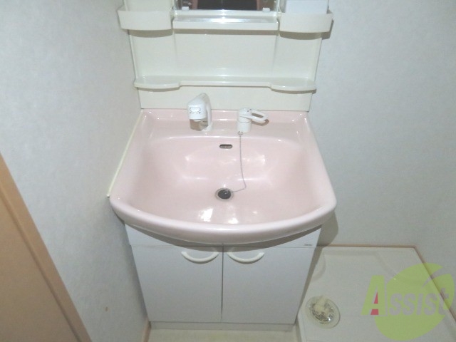 洗面設備　洗面は独立になっているので忙しい朝もばっちりですね。