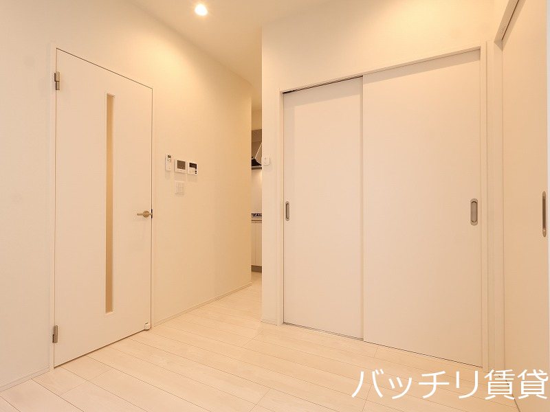 居室・リビング　別号室タイプの為、現状を優先致します。