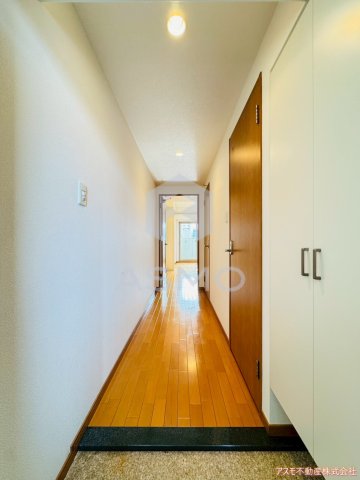 玄関　同マンション、別部屋参考写真