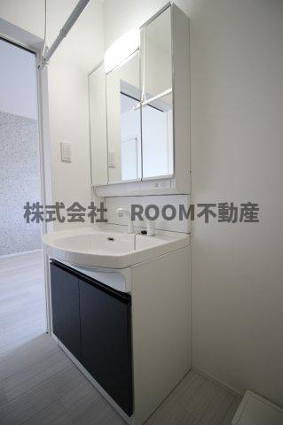 洗面設備　独立洗面台、朝の身支度には欠かせません