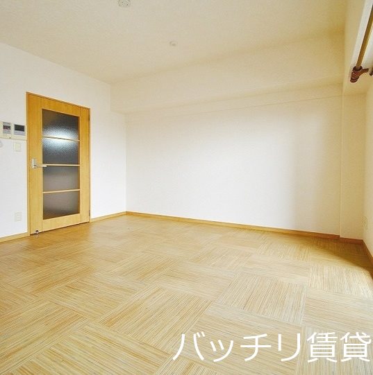 居室・リビング　別号室タイプの為、現状を優先致します。