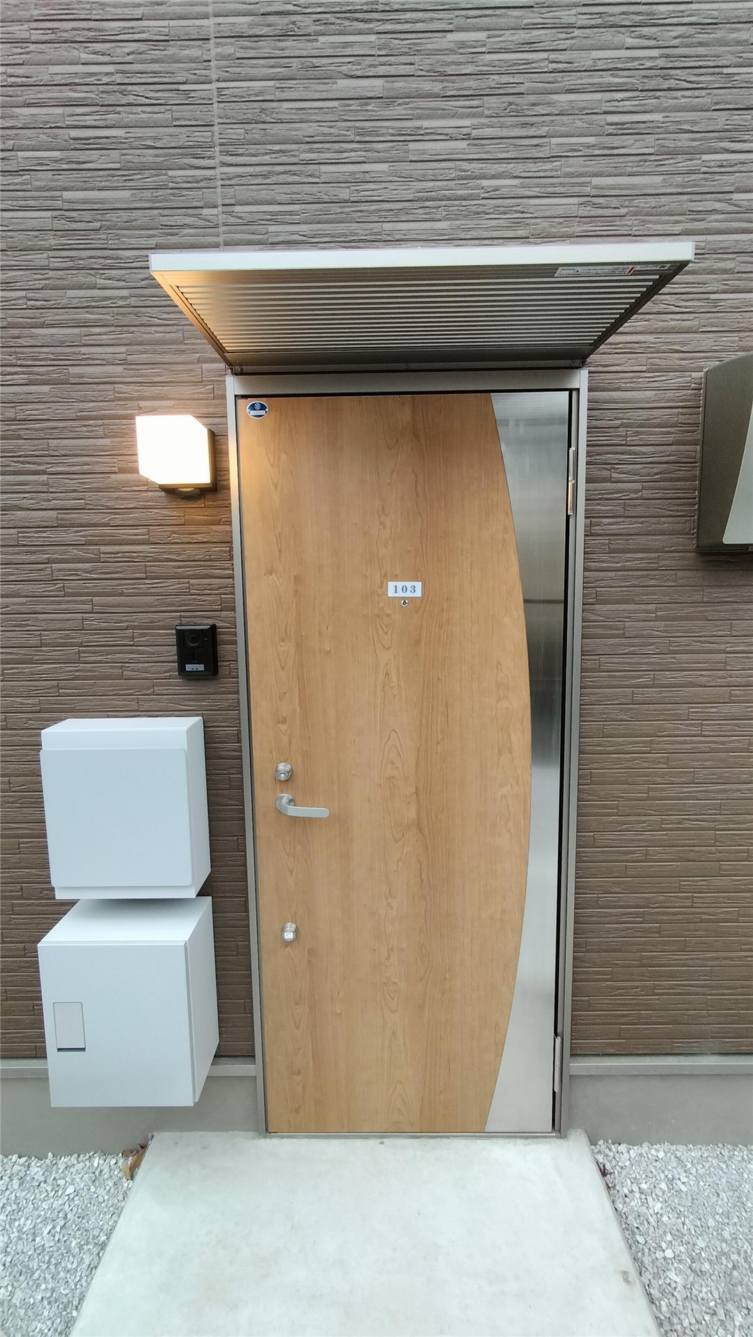 玄関　宅配ボックスと郵便ポストが設置されました！再配達にならずに荷