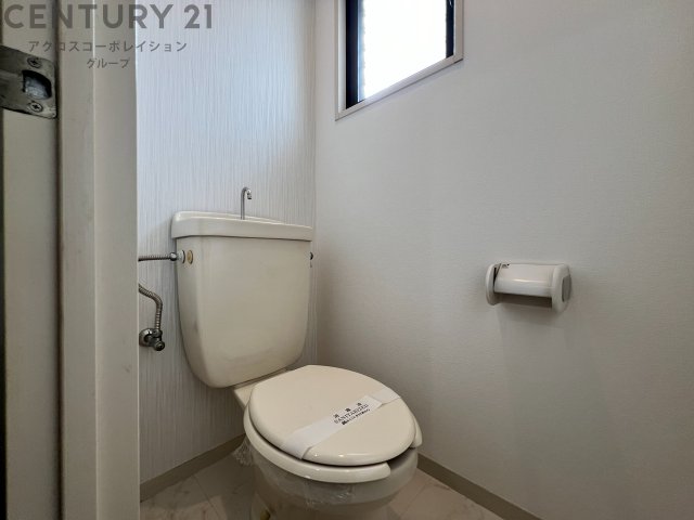 トイレ　窓のあるトイレです♪