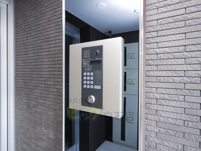 エントランス　人気のオートロック付きマンションです♪