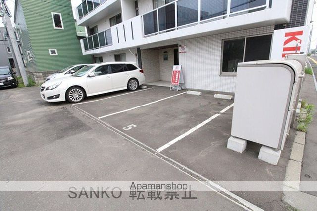 駐車場　駐車場
