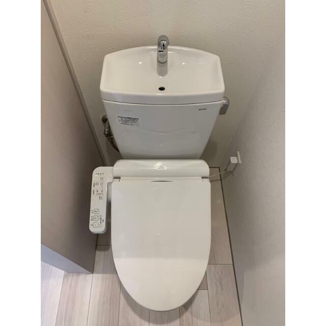 トイレ　温水洗浄便座付き