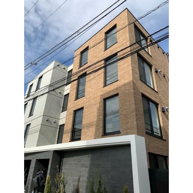 建物外観　落ち着いた茶色の外観