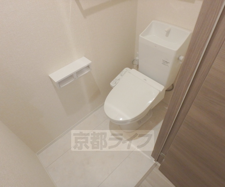 トイレ　ウォシュレット機能付きトイレです。
