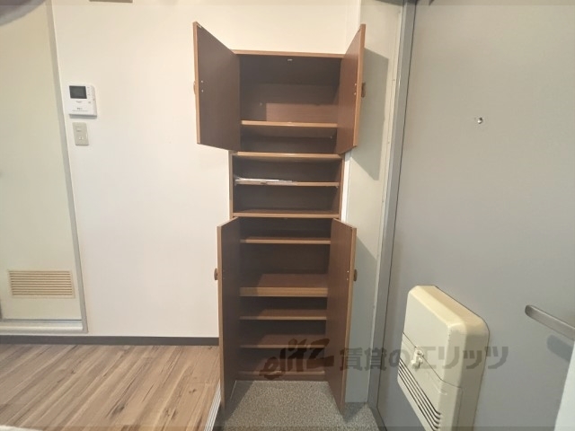 収納　窓