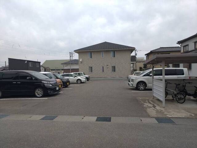 ロビー　駐車場
