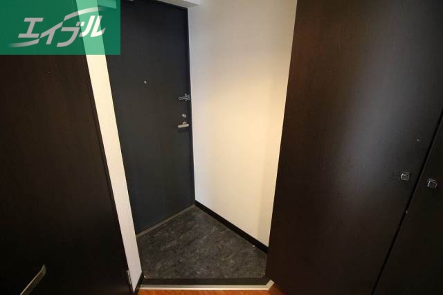 玄関　同間取り別部屋の写真です。