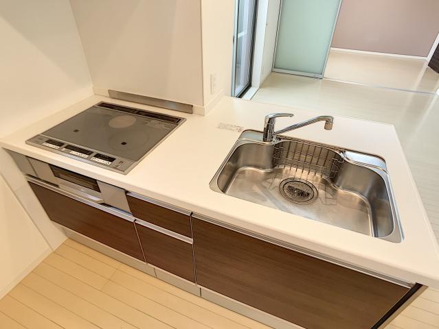 キッチン　※同タイプ部屋の写真です。