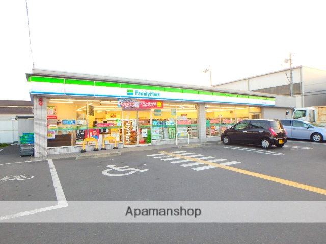 コンビニ　ファミリーマート（コンビニ）まで1185m