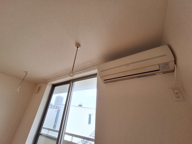その他設備　★エアコン完備、室内物干しフック★