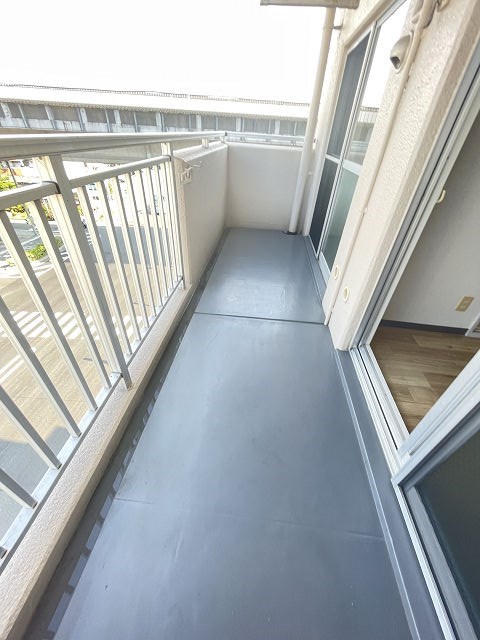 バルコニー　陽当たり良好なバルコニーです
