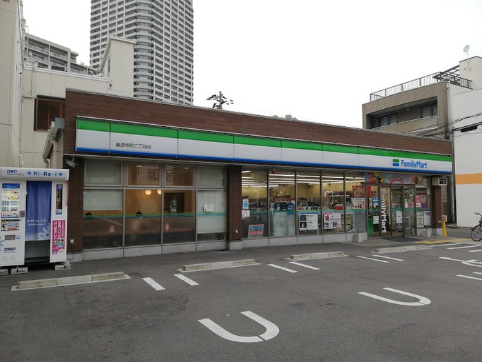コンビニ　ファミリーマート（コンビニ）まで150m