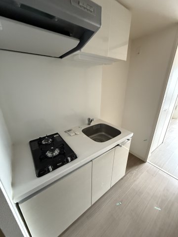 キッチン　※写真は同じマンションの違う部屋のものになります。反転タイプ