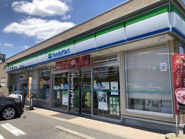 コンビニ　ファミリーマート三好丘旭三丁目店（コンビニ）まで433m