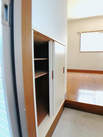玄関　玄関にシューズBOX付