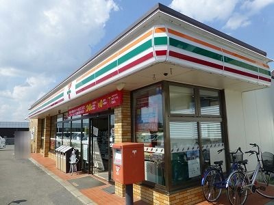 コンビニ　セブンイレブン木津州見台1丁目店（コンビニ）まで512m