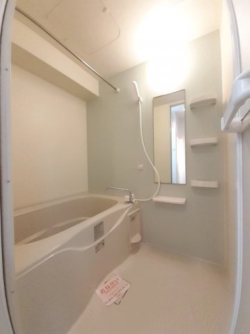 バス・シャワールーム　落ち着いた空間のお風呂です