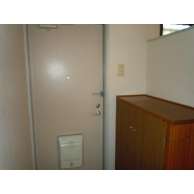 玄関　玄関内部、シューズボックスがあります