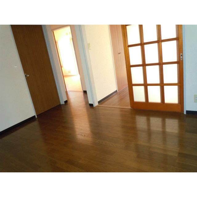 その他　ＤＫより南側洋室をみる