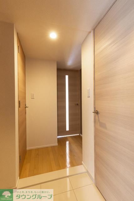 玄関　※写真は同タイプ住戸です。