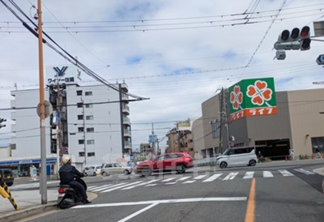 スーパー　ライフ遠里小野店（スーパー）まで595m
