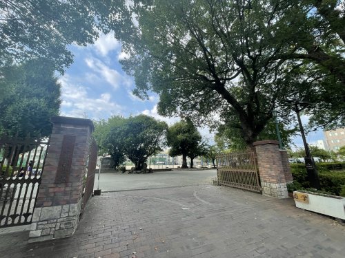 中学校　熊本市立京陵中学校（中学校）まで1085m