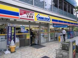 コンビニ　ミニストップ信濃町駅南口店（コンビニ）まで355m