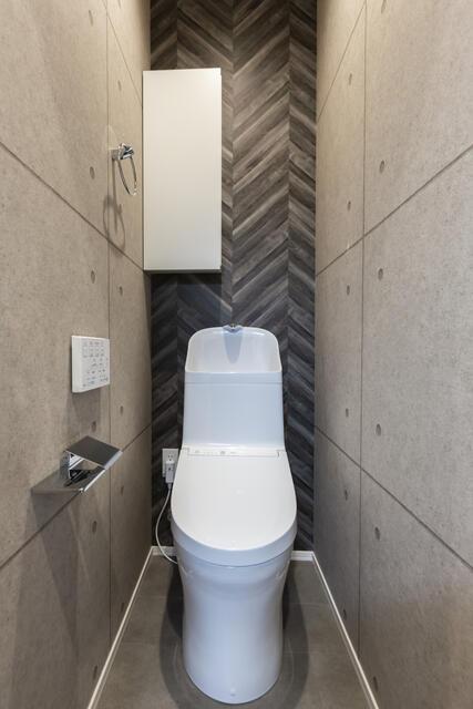 トイレ　落ち着いた色調のトイレです