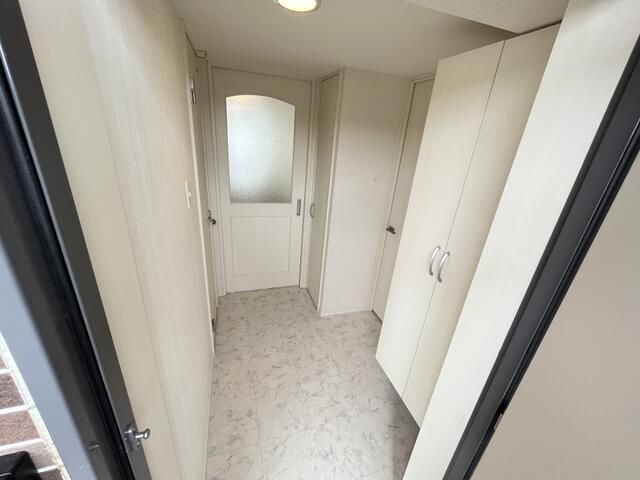 玄関　※同間取り・別号室の写真です