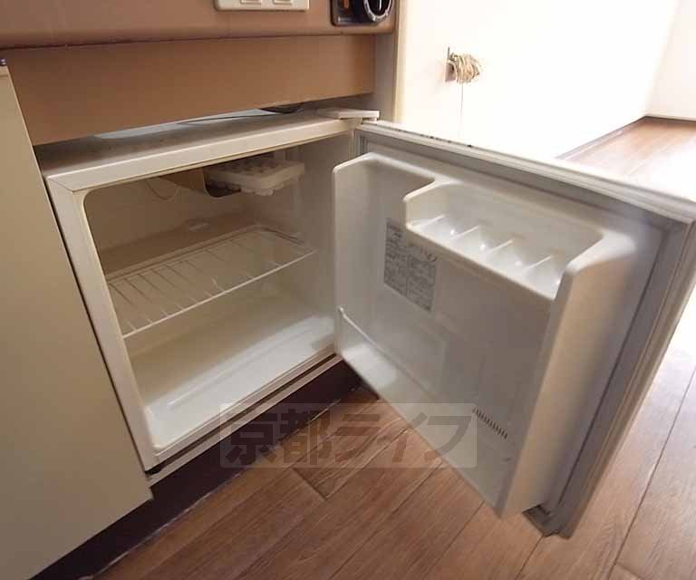 その他設備　備え付きの冷蔵庫です。