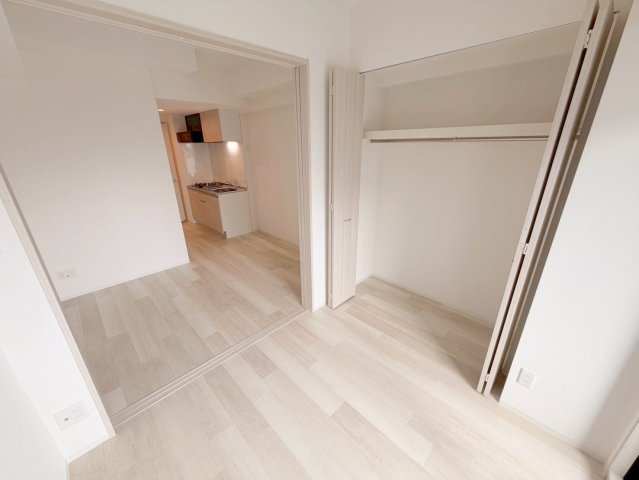 その他部屋・スペース　ゆとりのあるベッドルームで快適な睡眠をとってくださいね。