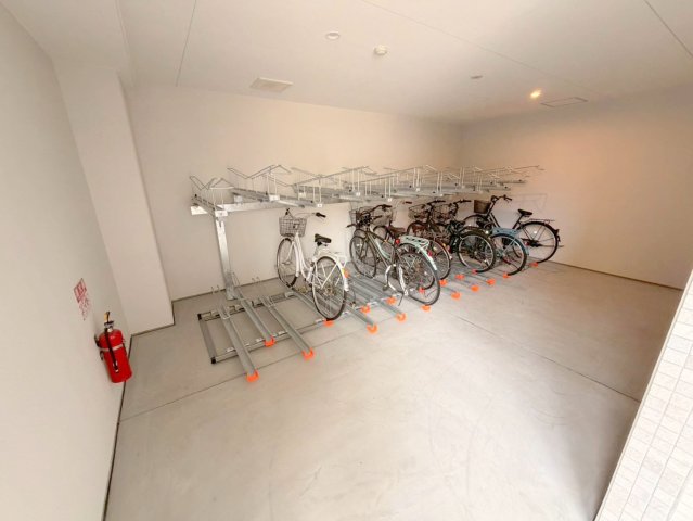 駐車場　敷地内には入居者専用の駐輪スペースもあります。