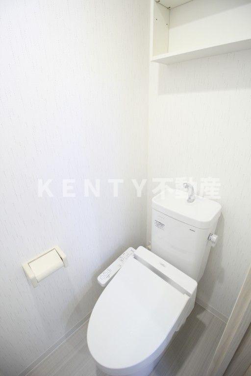 トイレ　落ち着いた色調のトイレです