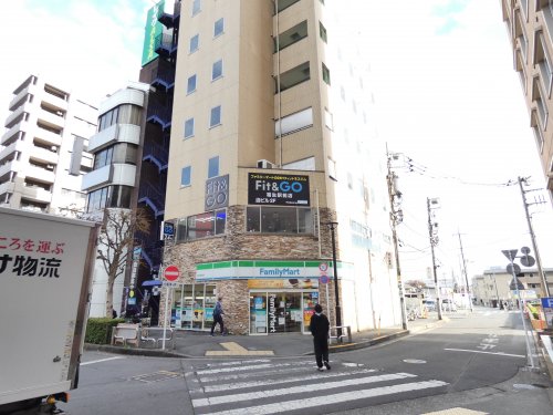 コンビニ　ファミリーマート　福生駅前店（コンビニ）まで317m