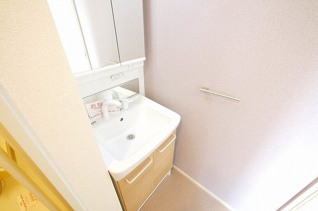 洗面設備　お手入れもしやすいシャンプードレッサー。