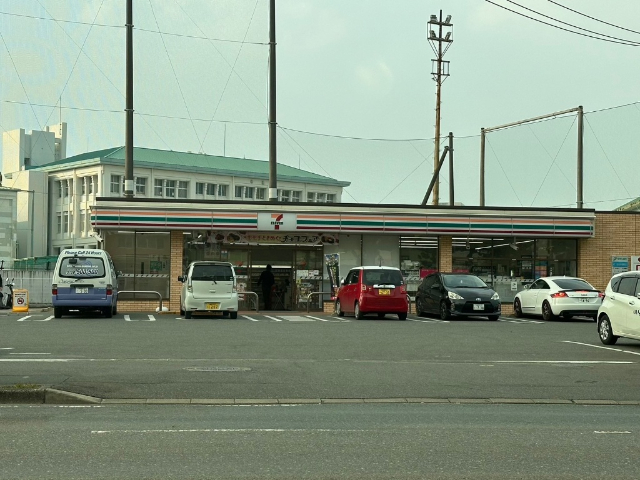 コンビニ　セブンイレブン福岡高校前店（コンビニ）まで160m