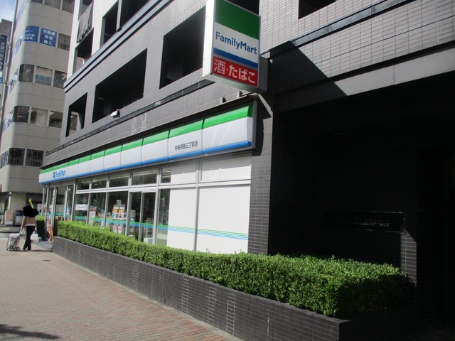 コンビニ　ファミリーマート月島三丁目店（コンビニ）まで195m