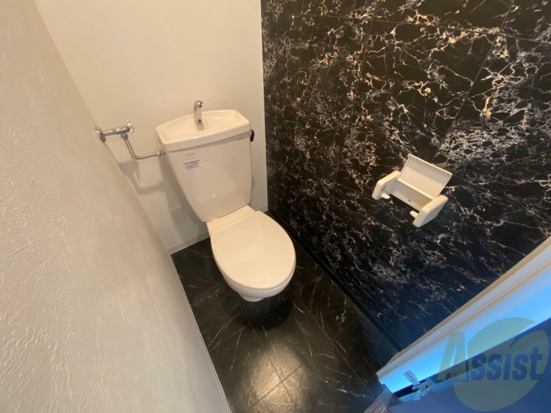 トイレ　こちらはトイレです。清潔感があり、安心して使用できます。