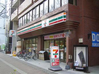 コンビニ　セブンイレブン福岡大名1丁目店（コンビニ）まで80m